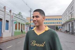 Mesmo com chuva, Cidade da Copa mantém telão e fecha ruas para estreia do Brasil Mesmo com chuva, Cidade da Copa mantém telão e fecha ruas para estreia do Brasil