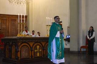 Fiéis trocam Copa por missa na Perpétuo Socorro: "Deus primeiro, depois o jogo" Fiéis trocam Copa por missa na Perpétuo Socorro: "Deus primeiro, depois o jogo"