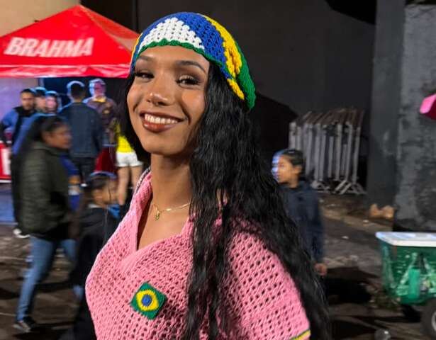 Do croch&ecirc; ao brilho, torcida passou horas preparando o look nacional