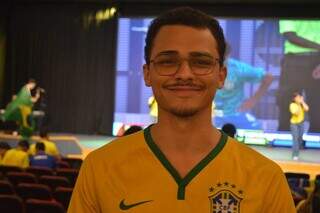 Brasil entra em campo e igreja transforma culto em torcida pelo hexa