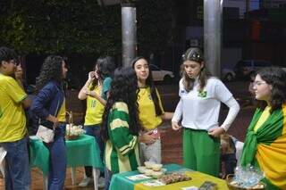 Brasil entra em campo e igreja transforma culto em torcida pelo hexa