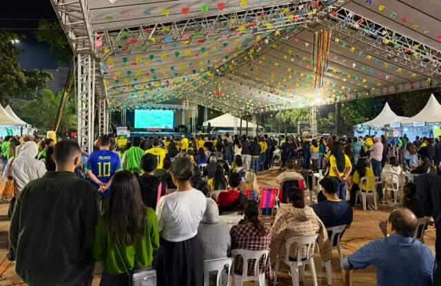 Pra&ccedil;a do R&aacute;dio vira after do jogo com quent&atilde;o e arraial de Santo Ant&ocirc;nio