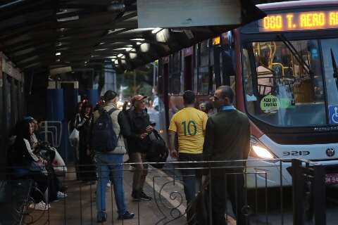 Na corrida contra o rel&oacute;gio, trabalhadores deixam o Centro para ver jogo 