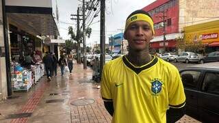 Chuva atrapalha, mas não esfria o comércio em clima de Copa no Centro Chuva atrapalha, mas não esfria o comércio em clima de Copa no Centro