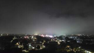 Capital termina dia com nevoeiro e segue sob alerta de tempestade neste domingo Capital termina dia com nevoeiro e segue sob alerta de tempestade neste domingo