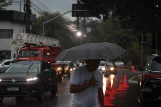 Sob alerta de tempestade, chuva volta a atingir Campo Grande neste domingo Sob alerta de tempestade, chuva volta a atingir Campo Grande neste domingo