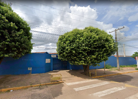 Ladr&otilde;es pulam muro de escola e furtam ar-condicionado e torneiras