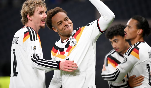 Domingo ter&aacute; quatro jogos na Copa do Mundo com estreias de Alemanha e Holanda