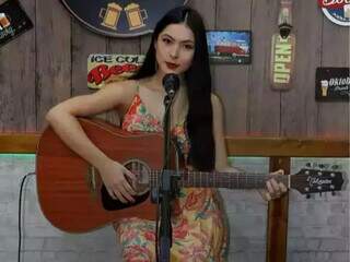 Ap&oacute;s v&iacute;deo viralizar, estudante vai cantar com Mariana Fagundes