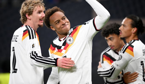 Domingo ter&aacute; quatro jogos na Copa do Mundo com estreias de Alemanha e Holanda