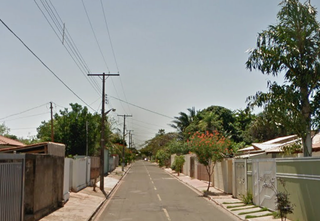 Rapaz invade casa de idosa, resiste à prisão e ameaça policiais Rapaz invade casa de idosa, resiste à prisão e ameaça policiais