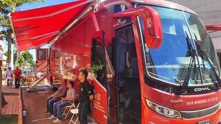 &Ocirc;nibus do Hemosul coleta sangue e faz cadastro de medula at&eacute; o fim do m&ecirc;s