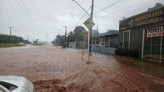 Sob alerta de tempestade, chuva volta a atingir Campo Grande neste domingo Sob alerta de tempestade, chuva volta a atingir Campo Grande neste domingo