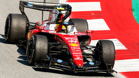 Hamilton vence pela 1&ordm; vez com a Ferrari ap&oacute;s estrat&eacute;gia ousada no GP da Espanha