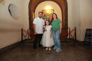 Aos 6 anos, Eloá estreou nova pia batismal da Perpétuo Socorro Aos 6 anos, Eloá estreou nova pia batismal da Perpétuo Socorro