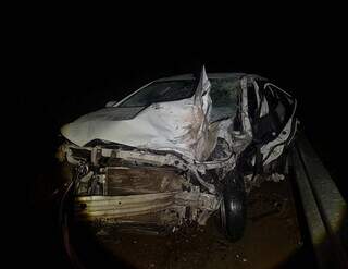 Homem morre preso às ferragens após batida entre carros em rodovia de Jardim Homem morre preso às ferragens após batida entre carros em rodovia de Jardim