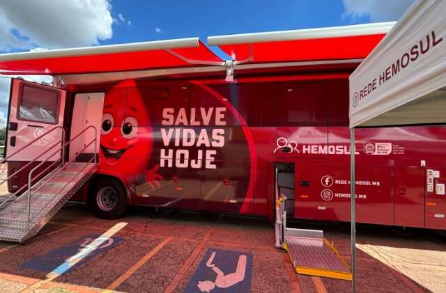 &Ocirc;nibus do Hemosul coleta sangue e faz cadastro de medula at&eacute; o fim do m&ecirc;s