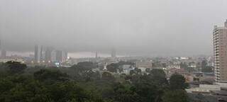 Sob alerta de tempestade, chuva volta a atingir Campo Grande neste domingo Sob alerta de tempestade, chuva volta a atingir Campo Grande neste domingo
