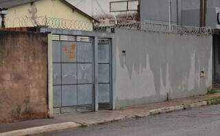 Homem é encontrado morto com sinais de espancamento dentro de casa Homem é encontrado morto com sinais de espancamento dentro de casa