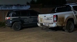 Homem é assassinado com 10 facadas e corpo abandonado em terreno Homem é assassinado com 10 facadas e corpo abandonado em terreno