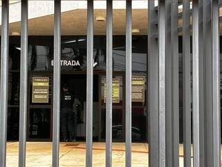 Defesa de PM nega que arma de choque tenha causado morte de rapaz em surto Defesa de PM nega que arma de choque tenha causado morte de rapaz em surto