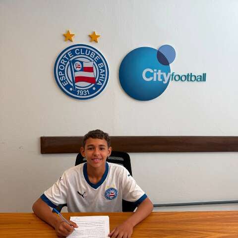 Aos 11 anos, atacante de MS assina contrato para jogar no Bahia City