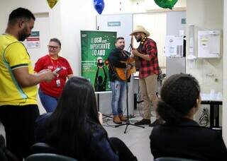 Hemosul aposta em sertanejo, café da manhã e mimos para atrair doadores Hemosul aposta em sertanejo, café da manhã e mimos para atrair doadores