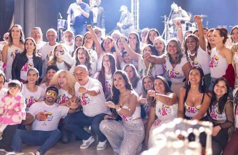 Com Samb&ocirc; e escola de samba, feijoada solid&aacute;ria tem ingressos esgotados