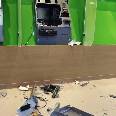Tentativa de furto destr&oacute;i caixa eletr&ocirc;nico de ag&ecirc;ncia na Zahran