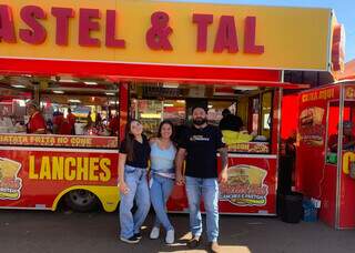 Família levou 8 anos para sair da barraca e vender 400 kg de pastel Família levou 8 anos para sair da barraca e vender 400 kg de pastel