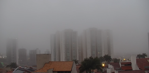 Semana de chegada do inverno come&ccedil;a com nevoeiro; aeroporto fecha para pousos