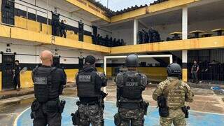 Opera&ccedil;&atilde;o com apoio federal procura armas e celulares no maior pres&iacute;dio de MS