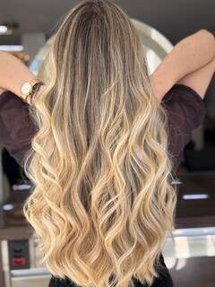 Moça Bonita se destaca como referência em mechas na Capital Moça Bonita se destaca como referência em mechas na Capital