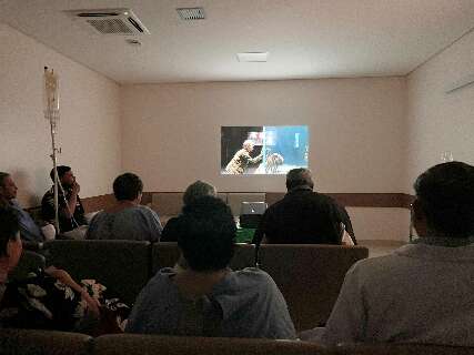 Cinema vira ferramenta de acolhimento na Cassems de Dourados