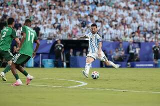 Messi marca três vezes e Argentina estreia com vitória na Copa Messi marca três vezes e Argentina estreia com vitória na Copa