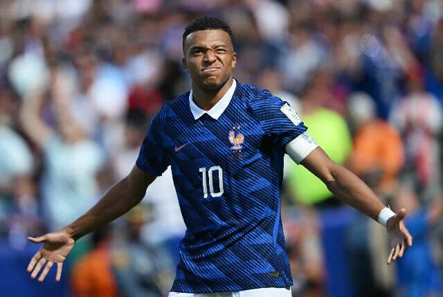 Com show de Mbapp&eacute;, Fran&ccedil;a vence Senegal por 3 a 1 na estreia da Copa do Mundo