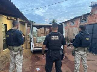 Empresário tem casa vasculhada e foi levado pela PF em ação contrabando Empresário tem casa vasculhada e foi levado pela PF em ação contrabando