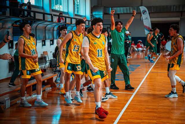Atletas de MS colocam o Brasil nas oitavas do Mundial Escolar de basquete