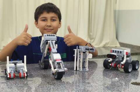 Celular sai de cena e tecnologia assume papel de protagonista nas escolas de MS