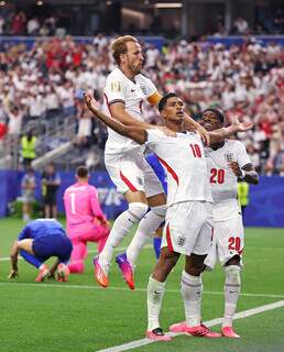 Inglaterra estreia com vit&oacute;ria e bate Cro&aacute;cia por 4 a 2 na Copa do Mundo