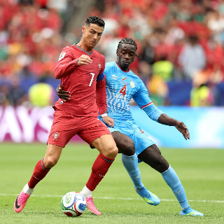 Portugal abre vantagem, mas cede empate ao Congo em estreia frustrante de CR7