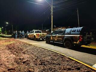 Dupla de capacete invade casa pelos fundos e mata homem com 6 tiros Dupla de capacete invade casa pelos fundos e mata homem com 6 tiros