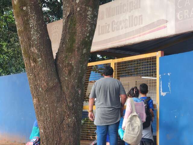 Furto de fia&ccedil;&atilde;o em escola interrompe aula em 6 salas no Jardim Botafogo