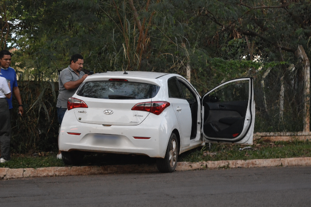 Motorista sofre mal s&uacute;bito e atinge cerca do Guanandiz&atilde;o na Ernesto Geisel