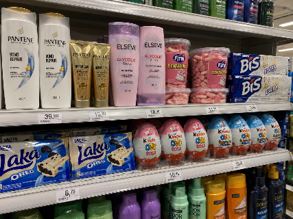 Manicure &eacute; flagrada furtando R$ 480 em produtos de loja no shopping