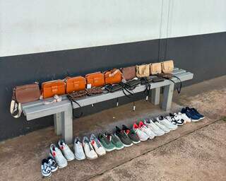 Mulher é presa após furtar R$ 2 mil em bolsas e 11 pares de sapatos no shopping Mulher é presa após furtar R$ 2 mil em bolsas e 11 pares de sapatos no shopping
