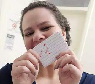 Professora guarda cartas por 13 anos e busca ex-alunos para entregá-las Professora guarda cartas por 13 anos e busca ex-alunos para entregá-las