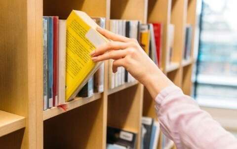 Antes de juntar poeira, seu livro parado a&iacute; pode ganhar outro leitor