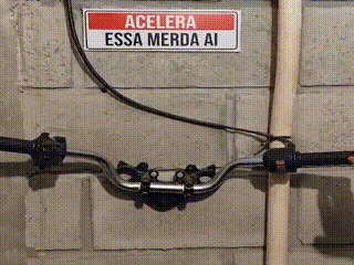 Em banheiro de bar o coc&ocirc; s&oacute; desce se voc&ecirc; acelerar guid&atilde;o de moto