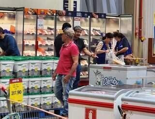 Operação recolhe mais de uma tonelada de produtos e prende gerente de atacadista Operação recolhe mais de uma tonelada de produtos e prende gerente de atacadista
